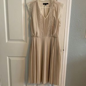 EUC Banana Republic lace pleated dress